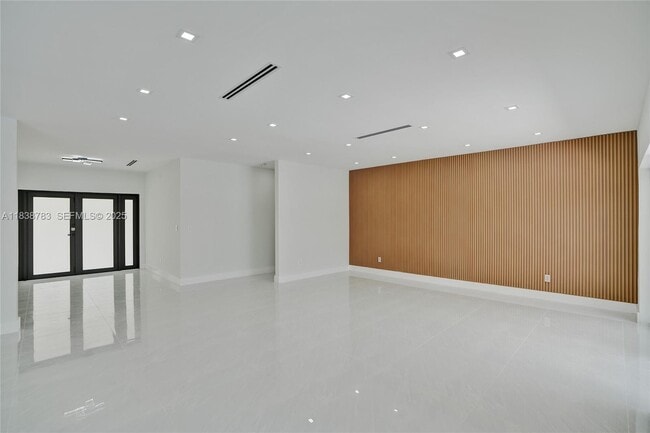 Building Photo - 1840 NE 199th St