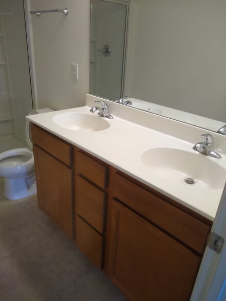 Building Photo - Room in Townhome on Maypearl Ln