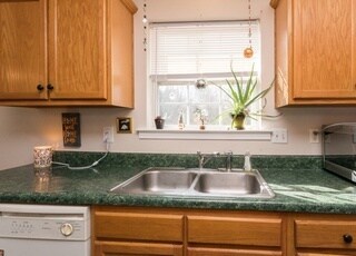 Building Photo - 220 Woodmaker Ct