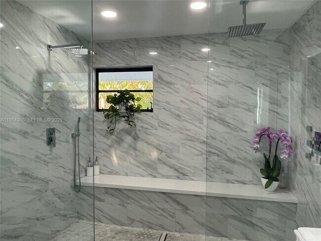 Building Photo - 7521 SW 56th St