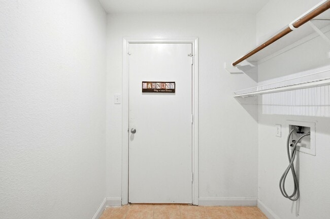 Building Photo - 111 Thunder Basin Dr