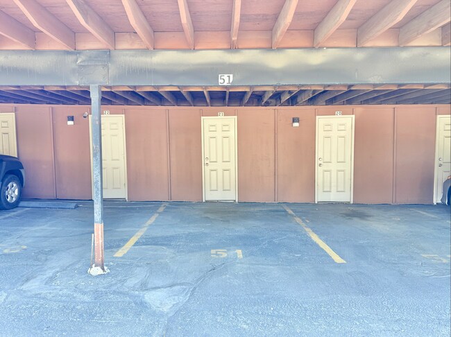 Building Photo - Beautiful One-Bedroom Condo near the Heart of Downtown SLC!