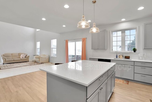 Building Photo - 204 Station Terrace W