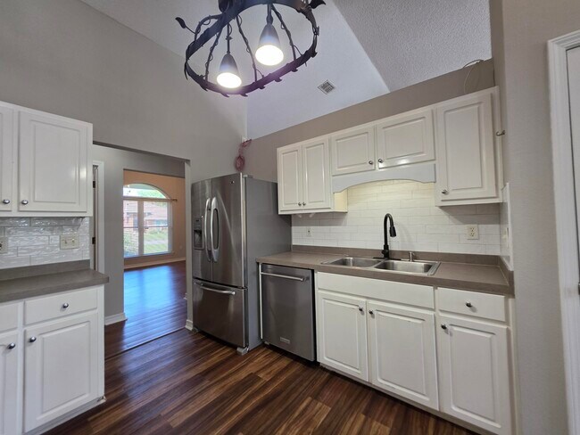 Building Photo - 2295 Heritage Cir