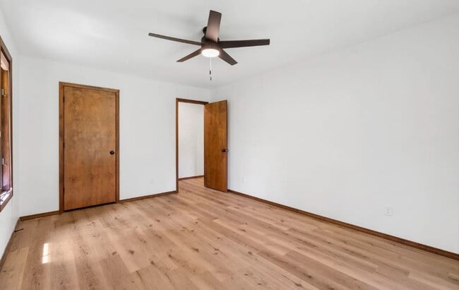 Building Photo - Lake House Rental