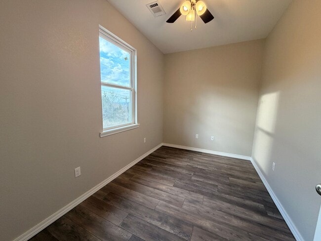 Building Photo - Welcome to your dream home in Russellville, AR!