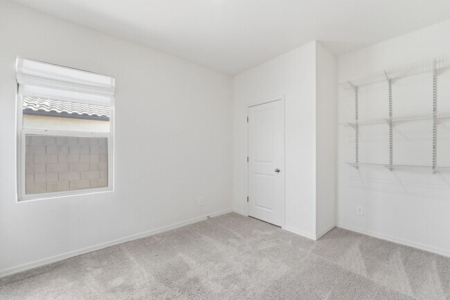 Building Photo - Modern Litchfield Park Home | 4 Bed, RV Gate + Open Kitchen