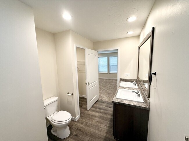 Building Photo - 9345 White Pine Ct