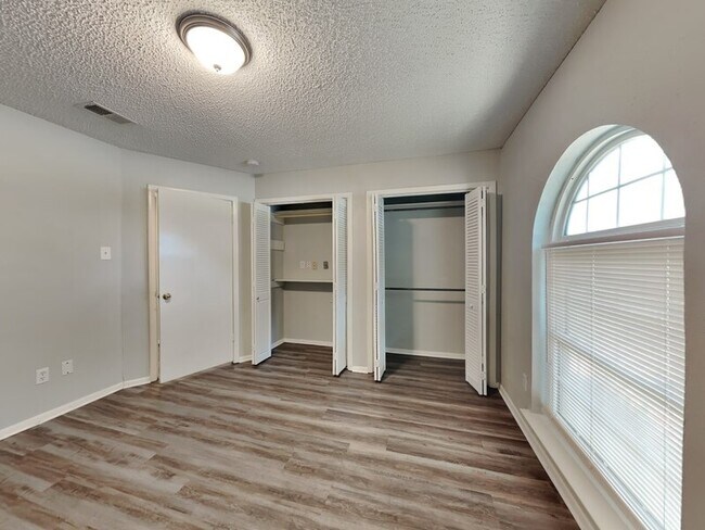 Building Photo - 1505 Wade Dr