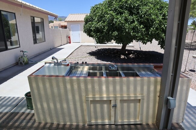 Building Photo - A Backyard Lover's Dream!!!