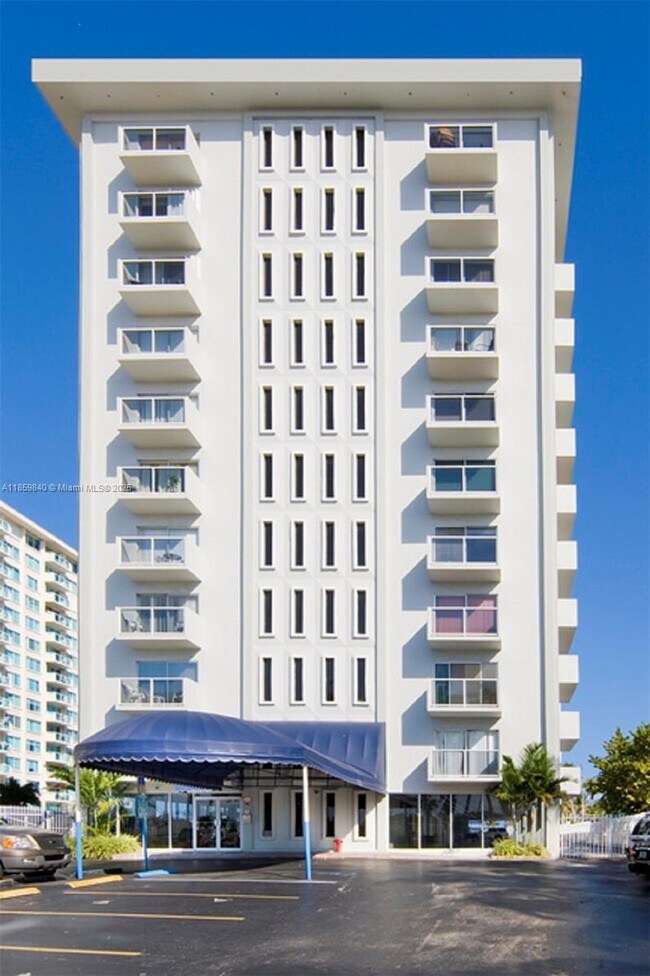 Building Photo - 5313 Collins Ave