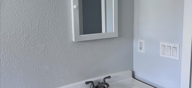 Building Photo - 731 46th St