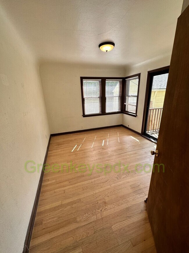 Building Photo - Gorgeous Pet-Friendly 3 Bedroom 1 Bath House