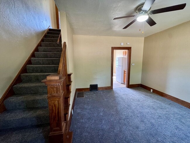 Building Photo - 2 Bed, 1 Bath Townhome Across from Stephens Park – $1,200/month (All Utilities Except MidAmerican...