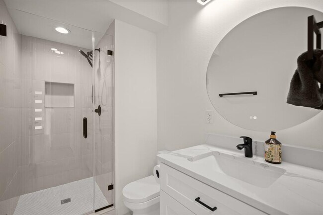 Building Photo - 5305 Ledesma Rd
