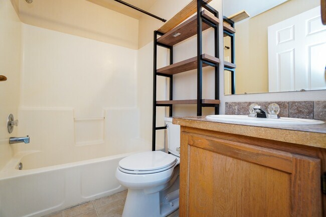 Building Photo - 2105 S Euclid Ln