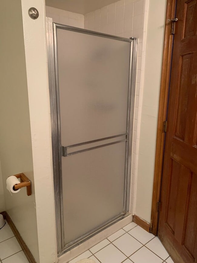 Building Photo - Los Caballeros #008