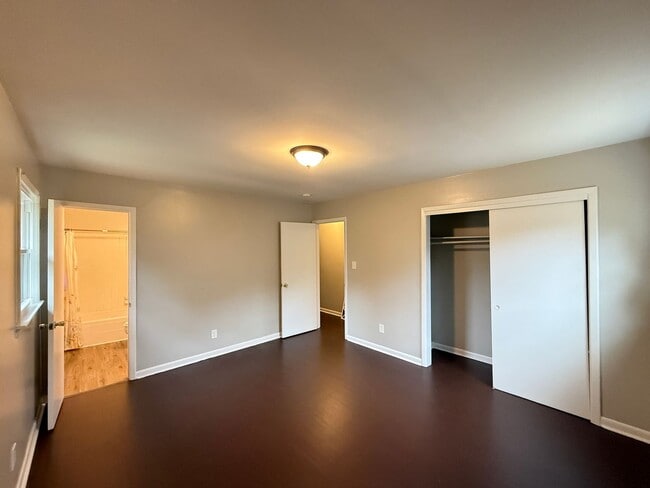 Building Photo - 213 Foxcroft Dr