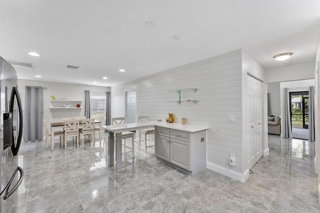Building Photo - 8103 Covington Ct