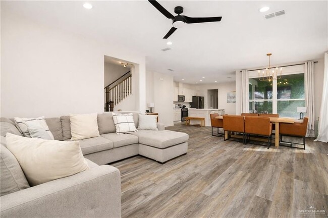 Building Photo - 11 N 13th St