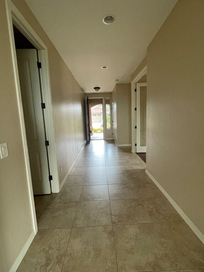 Building Photo - 1611 Cloudstone Dr