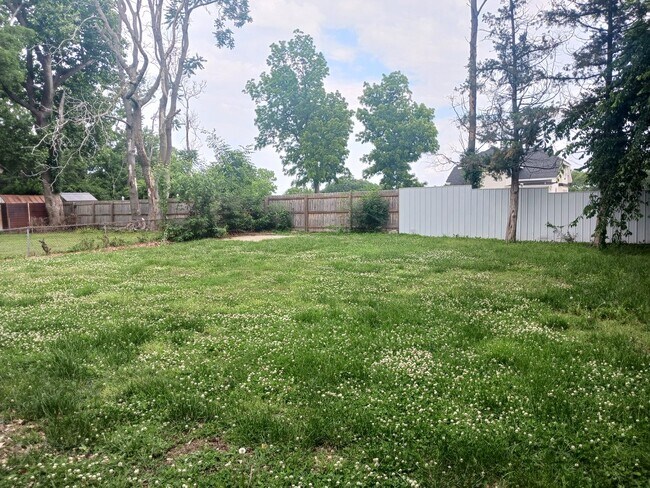 Building Photo - 2bdr/1bth house in Independence, MO