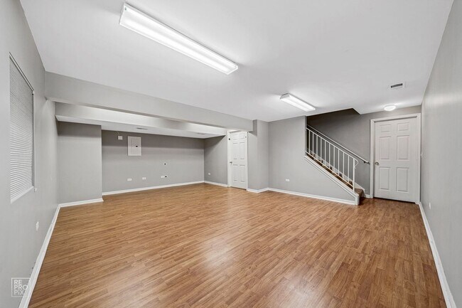 Building Photo - 1738 Windward Ave