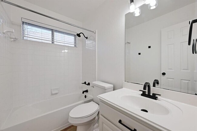 Building Photo - 2738 Winding Brook Dr