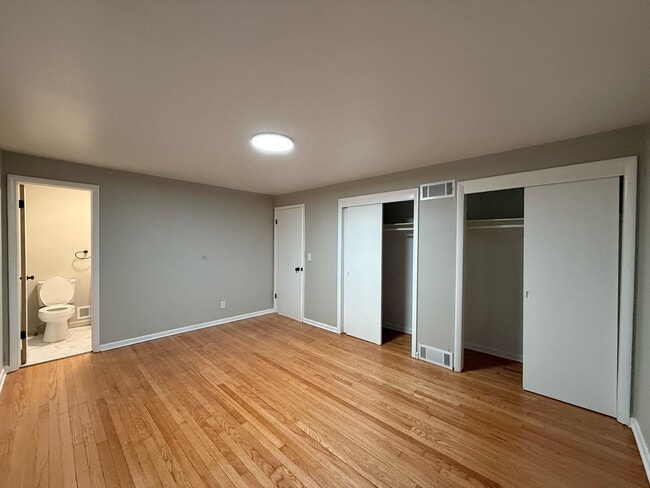 Building Photo - 9900 Richmond Dr
