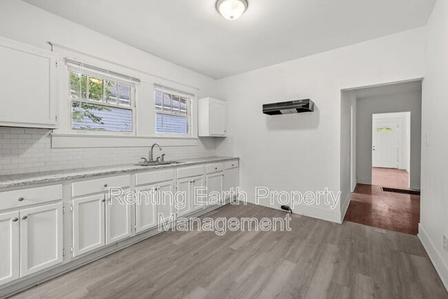 Building Photo - 1136 15th St SW