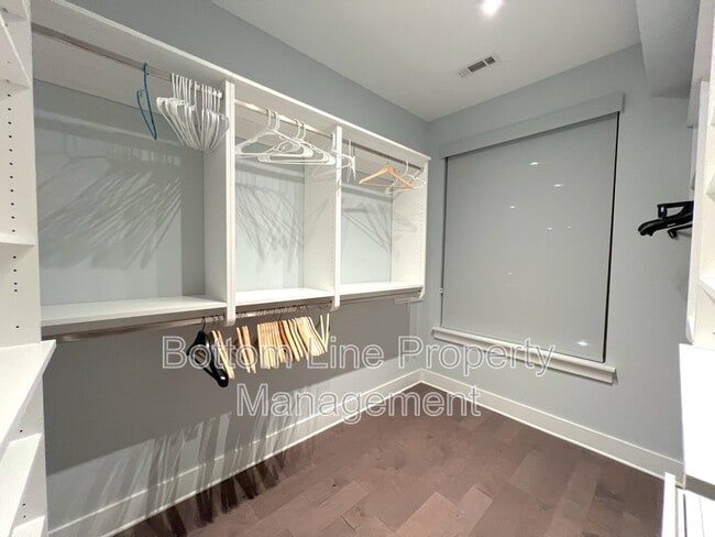 Building Photo - 211 Doggett St