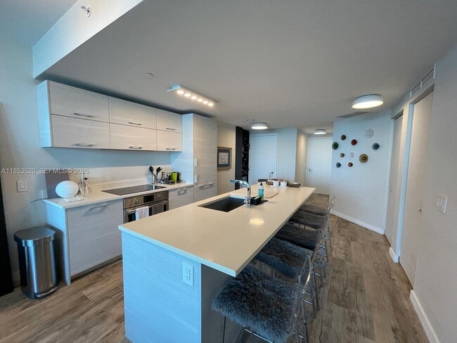 Building Photo - 650 NE 32nd St