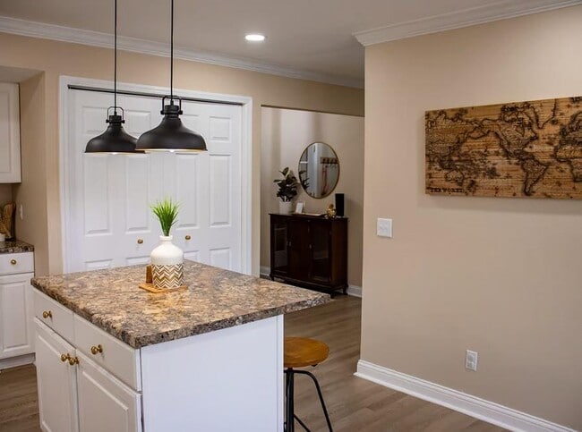 Building Photo - 14898 Dutchmans Dr