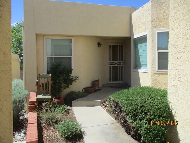 Building Photo - 10409 Camino Del Oso NE