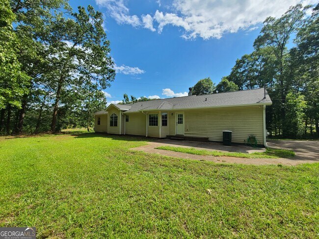 Building Photo - 673 Newton Rd