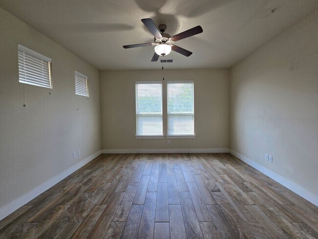 Building Photo - 727 Gristmill Dr