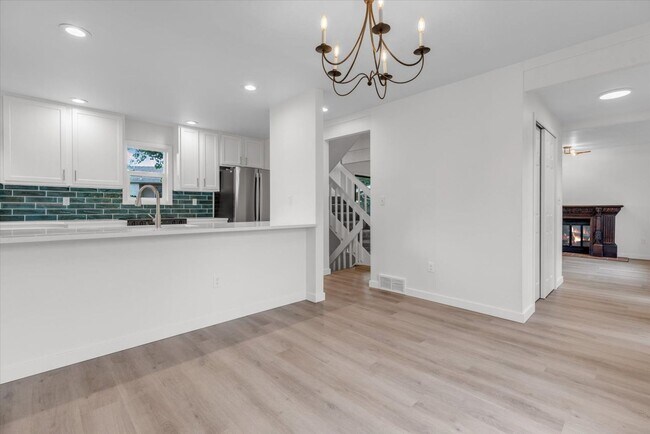 Building Photo - Beautifully updated 4-bed, 3-bath home in ...