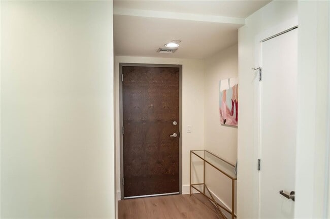 Building Photo - 300 Bowie St