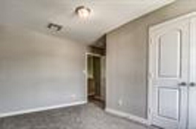 Building Photo - 3258 Wexford Dr