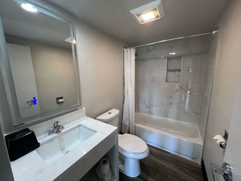 Building Photo - 3570 Pio Pico Dr