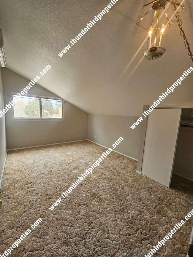 Building Photo - Great 3 bedroom with an office