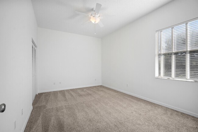 Building Photo - 212 Somerset Ct