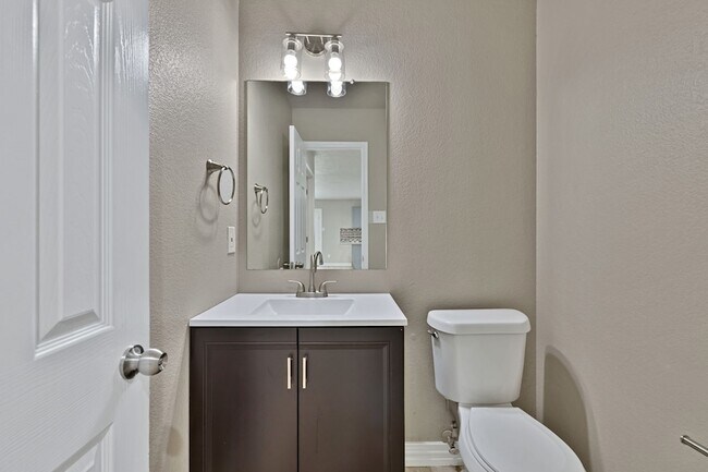 Building Photo - 6205 Winnebago Ct