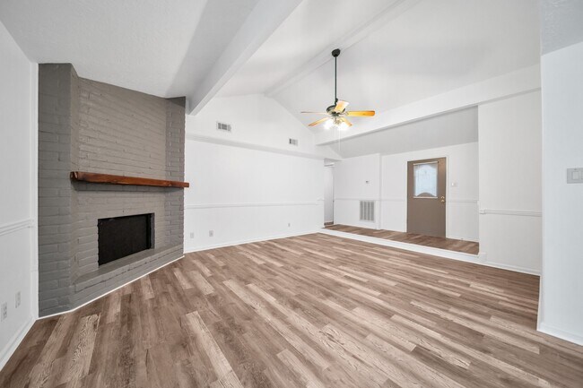 Building Photo - 162 Greenleaf Ln