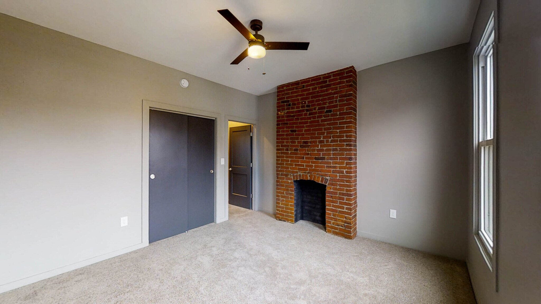Building Photo - 1242 E Mound St