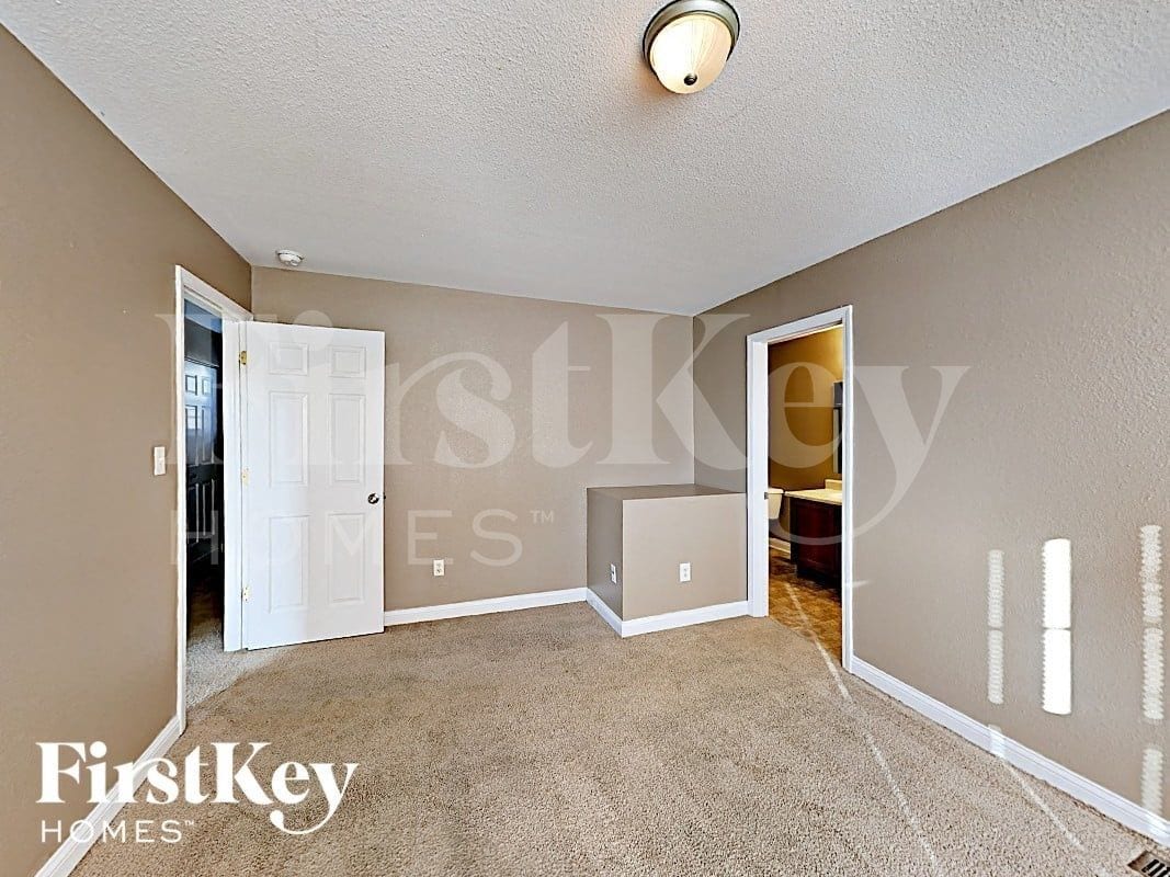 Building Photo - 3944 Hornickel Dr