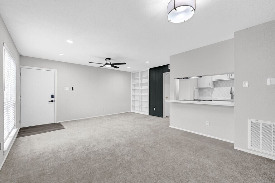 Building Photo - 6410 Del Monte Dr