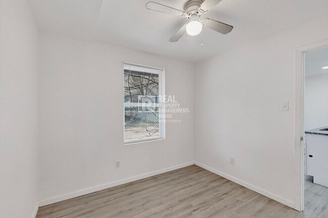 Building Photo - 631 W Baker St