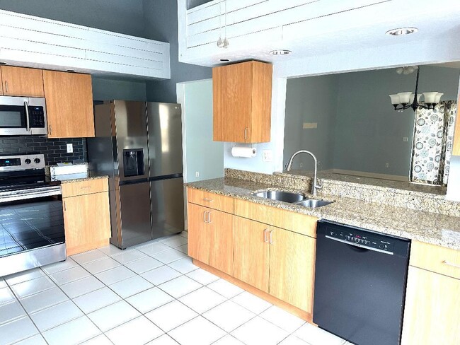 Building Photo - 8095 Burlington Ct