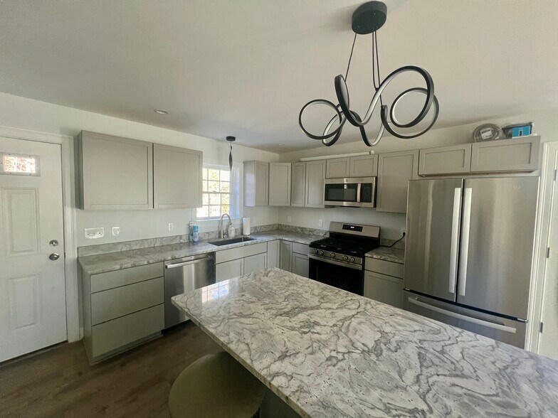 Building Photo - 652 Goodwins Mills Rd